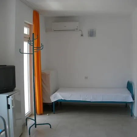 Irina Guest house *