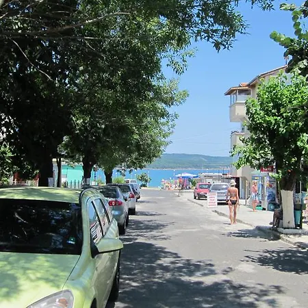 Irina Guest house *